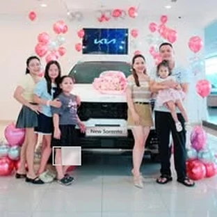 Kia Lào Cai - Khách hàng tham khảo xe thực tế tại Văn Bàn.